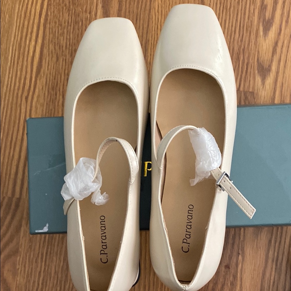 Women's Cream Loafers